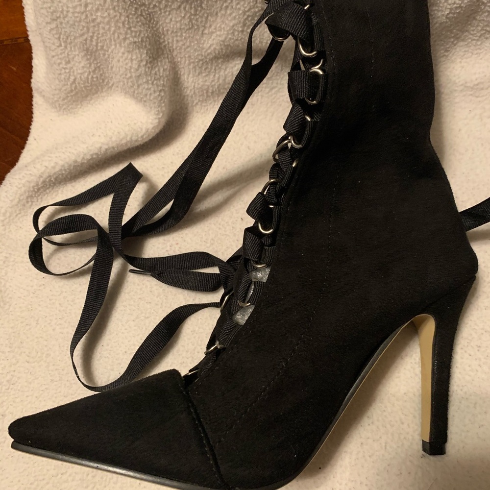 Tie up boots